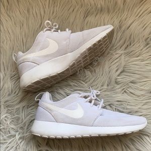 Nike Roshes size 8 signs of wear